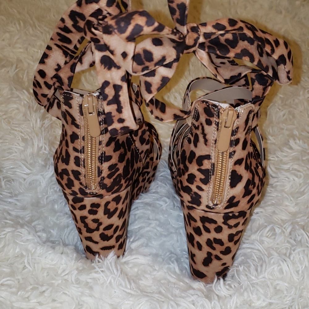 Torrid Leopard Platform Wedge 8 WW Nwot - Picture 3 of 6